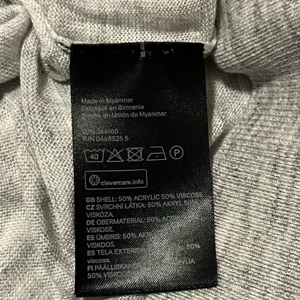H&M marked lightweight sweater size S - Picture 6 of 7